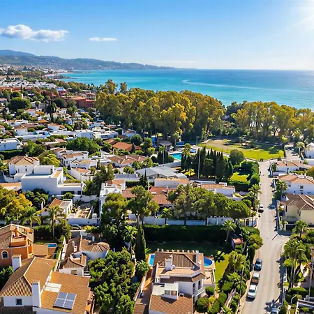 Vacation I Bosquecito, Giant Private Heated Pool, Walk To The Beach, 6 Bdr, Spacious Villa, Bbq, Alarm System, Ample Garden Villa *