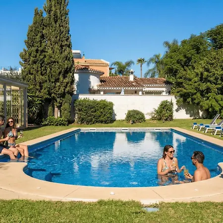 Vacation I Bosquecito, Giant Private Heated Pool, Walk To The Beach, 6 Bdr, Spacious Villa, Bbq, Alarm System, Ample Garden * Marbella