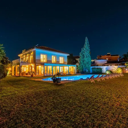 Villa Vacation I Bosquecito, Giant Private Heated Pool, Walk To The Beach, 6 Bdr, Spacious Villa, Bbq, Alarm System, Ample Garden
