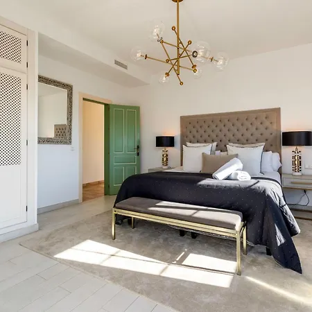 Vacation I Bosquecito, Giant Private Heated Pool, Walk To The Beach, 6 Bdr, Spacious Villa, Bbq, Alarm System, Ample Garden Villa *