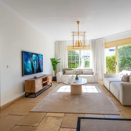 Villa Vacation I Bosquecito, Giant Private Heated Pool, Walk To The Beach, 6 Bdr, Spacious Villa, Bbq, Alarm System, Ample Garden *