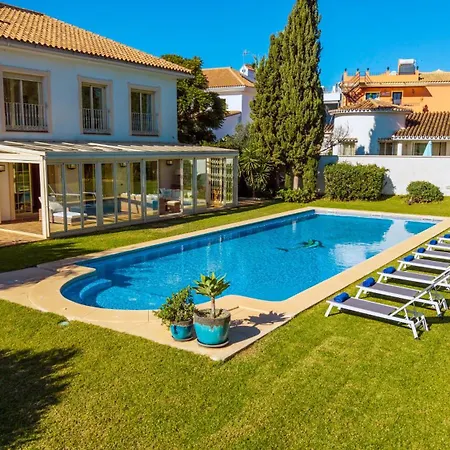 Vacation I Bosquecito, Giant Private Heated Pool, Walk To The Beach, 6 Bdr, Spacious Villa, Bbq, Alarm System, Ample Garden * Marbella