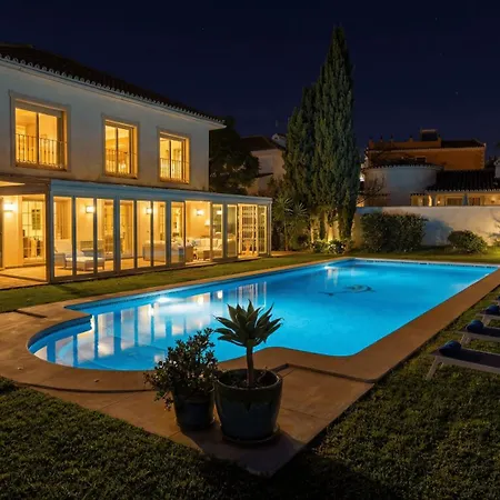 Vacation I Bosquecito, Giant Private Heated Pool, Walk To The Beach, 6 Bdr, Spacious Villa, Bbq, Alarm System, Ample Garden Villa Marbella