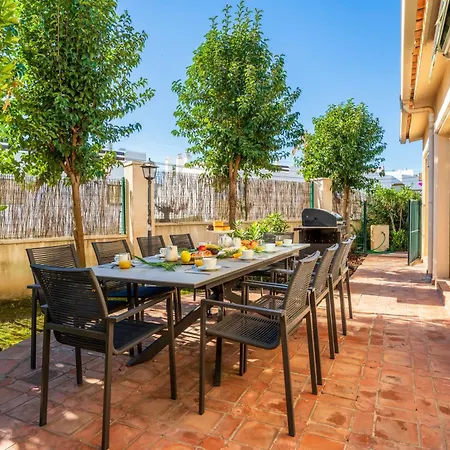 Vacation I Bosquecito, Giant Private Heated Pool, Walk To The Beach, 6 Bdr, Spacious Villa, Bbq, Alarm System, Ample Garden Villa Marbella