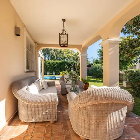 Vacation I Bosquecito, Giant Private Heated Pool, Walk To The Beach, 6 Bdr, Spacious Villa, Bbq, Alarm System, Ample Garden