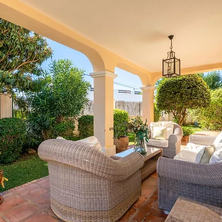 Villa Vacation I Bosquecito, Giant Private Heated Pool, Walk To The Beach, 6 Bdr, Spacious Villa, Bbq, Alarm System, Ample Garden Marbella