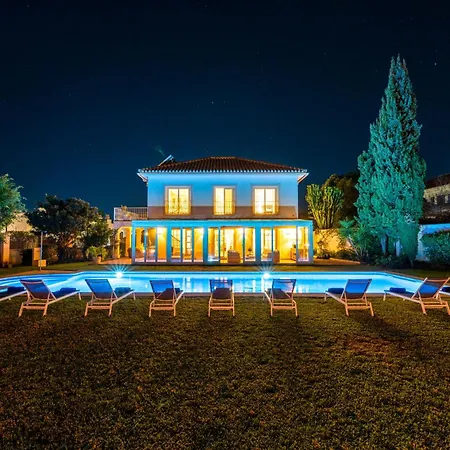 Villa Vacation I Bosquecito, Giant Private Heated Pool, Walk To The Beach, 6 Bdr, Spacious Villa, Bbq, Alarm System, Ample Garden Marbella